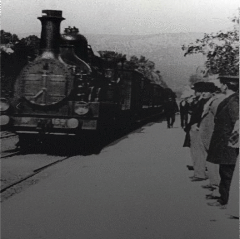 la-llegada-de-un-tren-hermanos-lumiere-destacada
